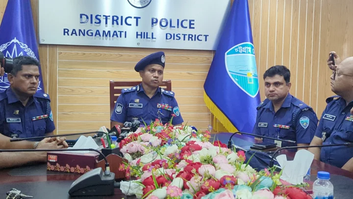 সাজেকে অবরোধ ঘিরে তিন ঘণ্টা ধরে গোলাগুলি, আহত সেনা-পুলিশের ৭ সদস্য