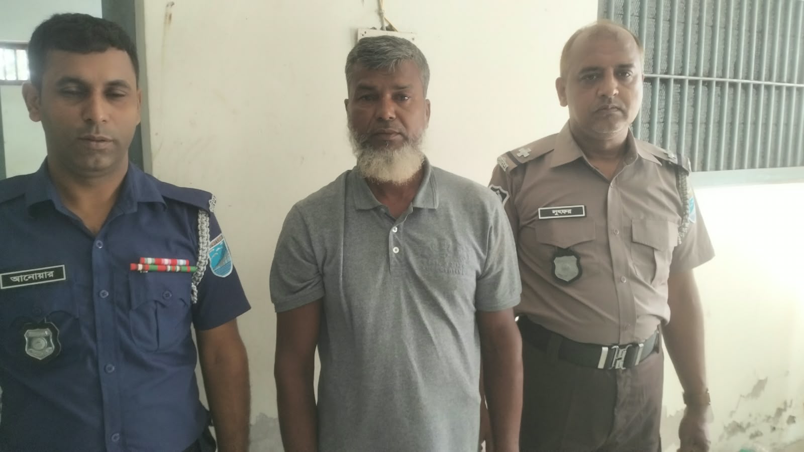 নিকলীতে ইয়াবা ও চোলাই মদসহ একজন গ্রেপ্তার