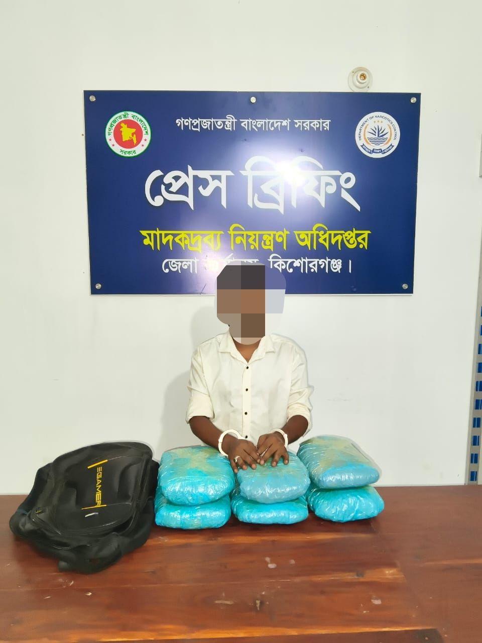 কিশোরগঞ্জে ৬ কেজি গাঁজাসহ ময়মনসিংহের যুবক গ্রেপ্তার