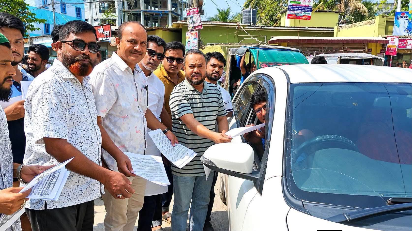 দ্রব্যমূল্য নিয়ন্ত্রণে জনসচেতনতায় কিশোরগঞ্জে যুবদলের লিফলেট বিতরণ