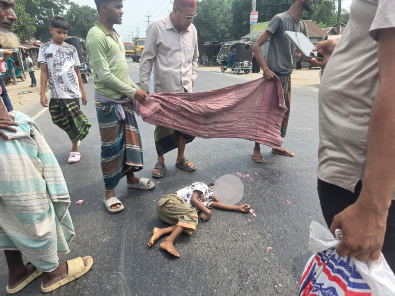 বাজিতপুরে অনন্যা সুপার বাসের ধাক্কায় শিশুর মৃত্যু
